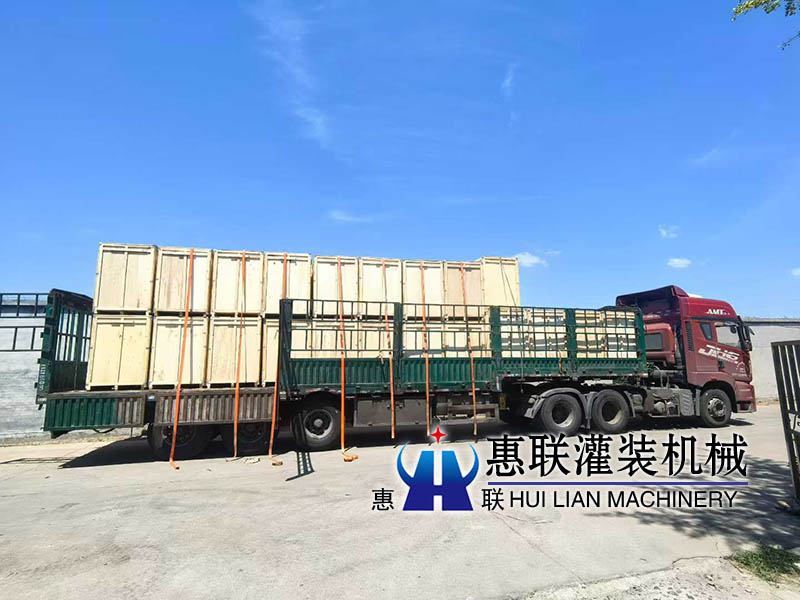 41臺洗瓶機(jī)出口發(fā)貨現(xiàn)場