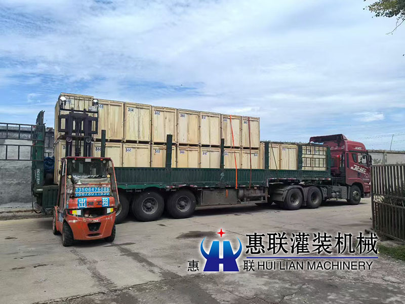 81臺洗瓶機(jī)出口裝箱發(fā)貨